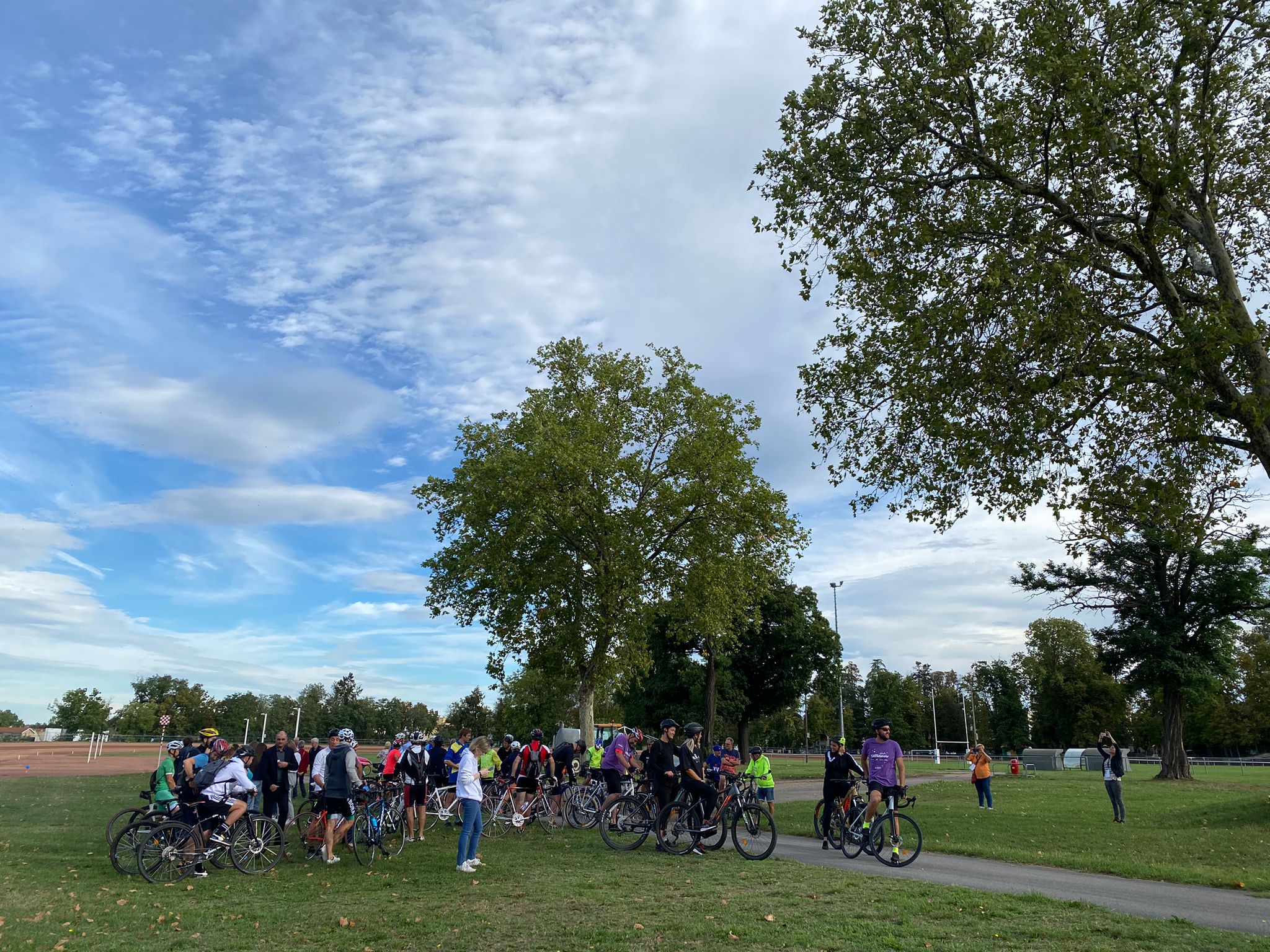 Les cyclistes à l'Hippodrome de Feurs pour Vélinnov